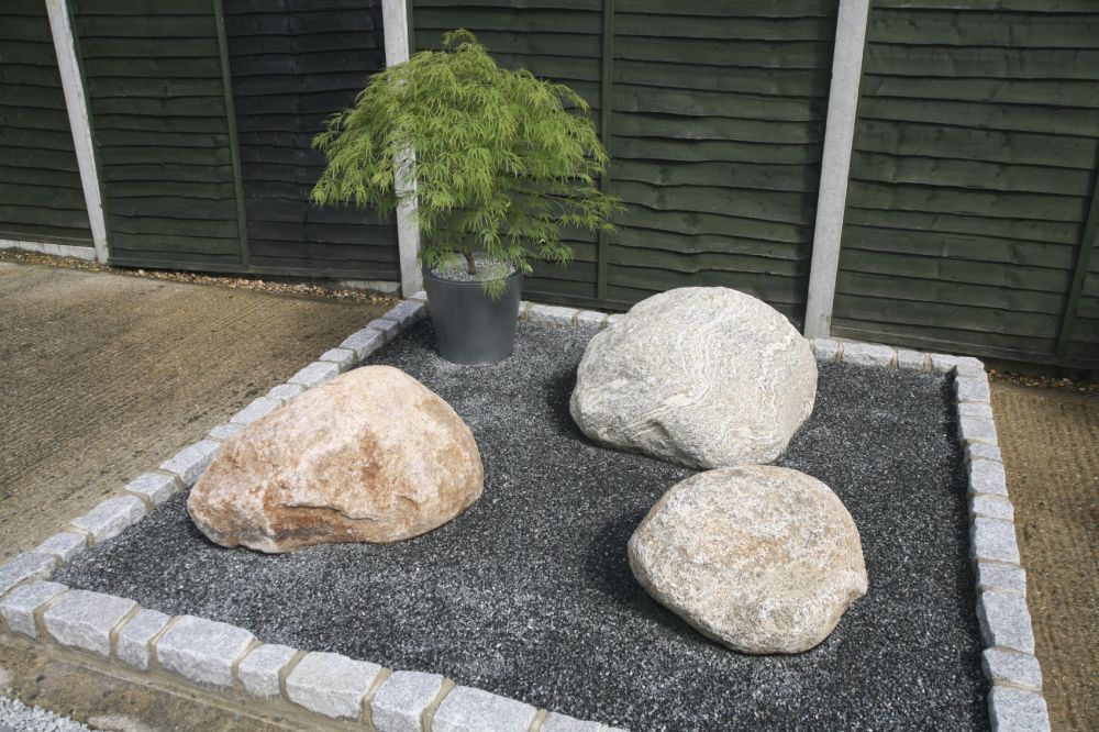 Charcoal granite gravel 20mm